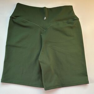 P'tula Pureluxe Sculpt 6” Hunter Green Short
